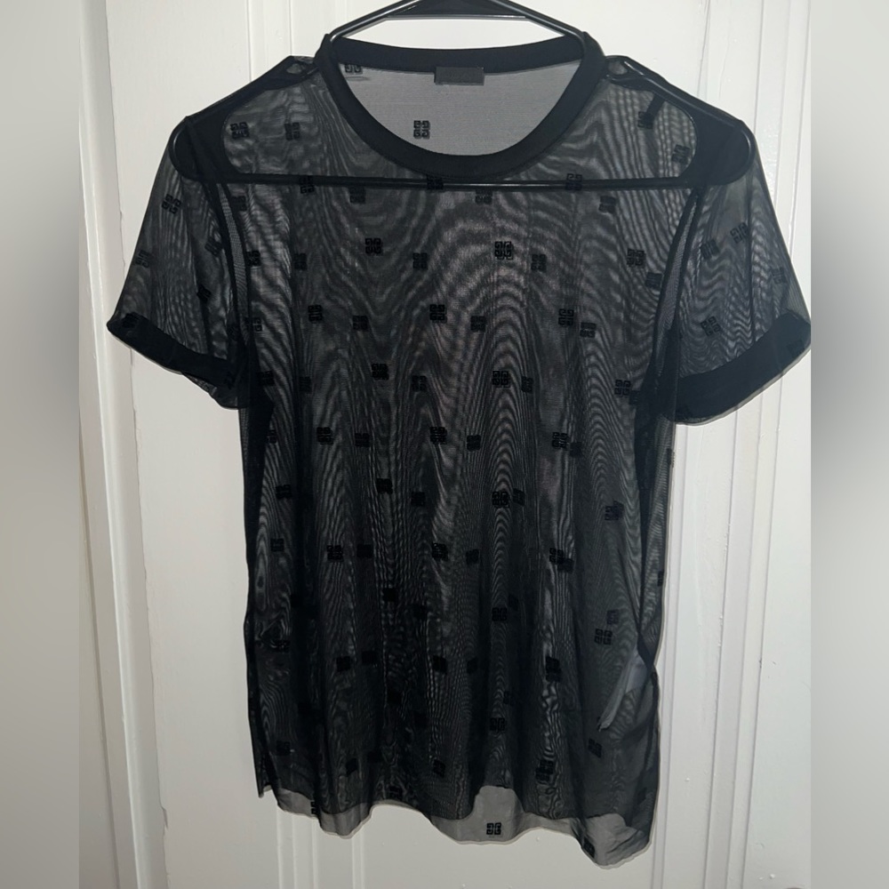 Givenchy slim fit T-shirt in 4G Print. Size xs.